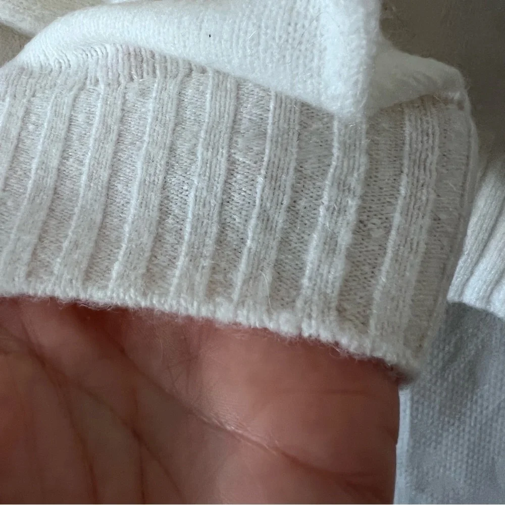 NWT Banana Republic Cozy Alpaca V Neck Sweater in White size Small - Picture 7 of 14